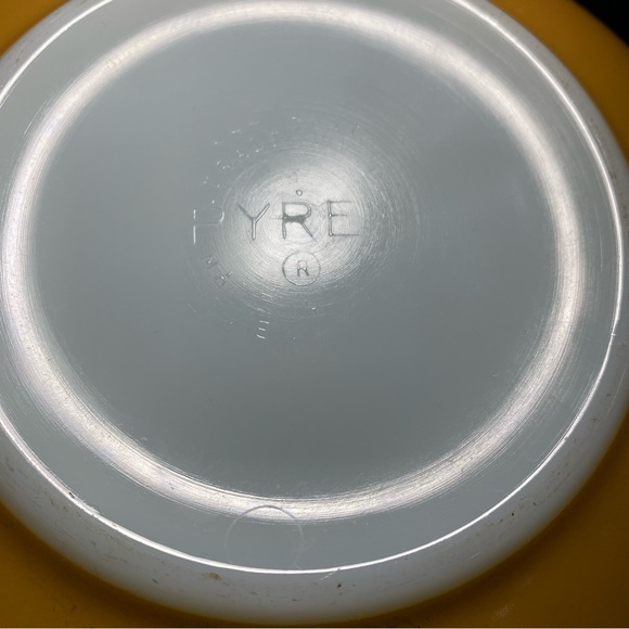 Set Of 2 Vintage Pyrex Butterfly Gold Cinderella Nesting Bowls - Picture 8 of 11